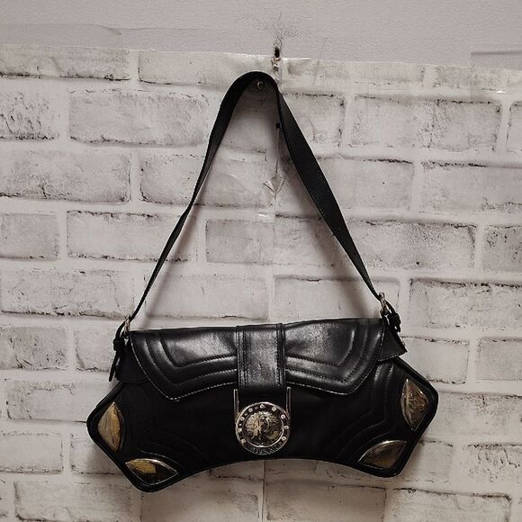 Sophisticated Black Leather Shoulder Bag with Silver Clasp - Picture 1 of 6